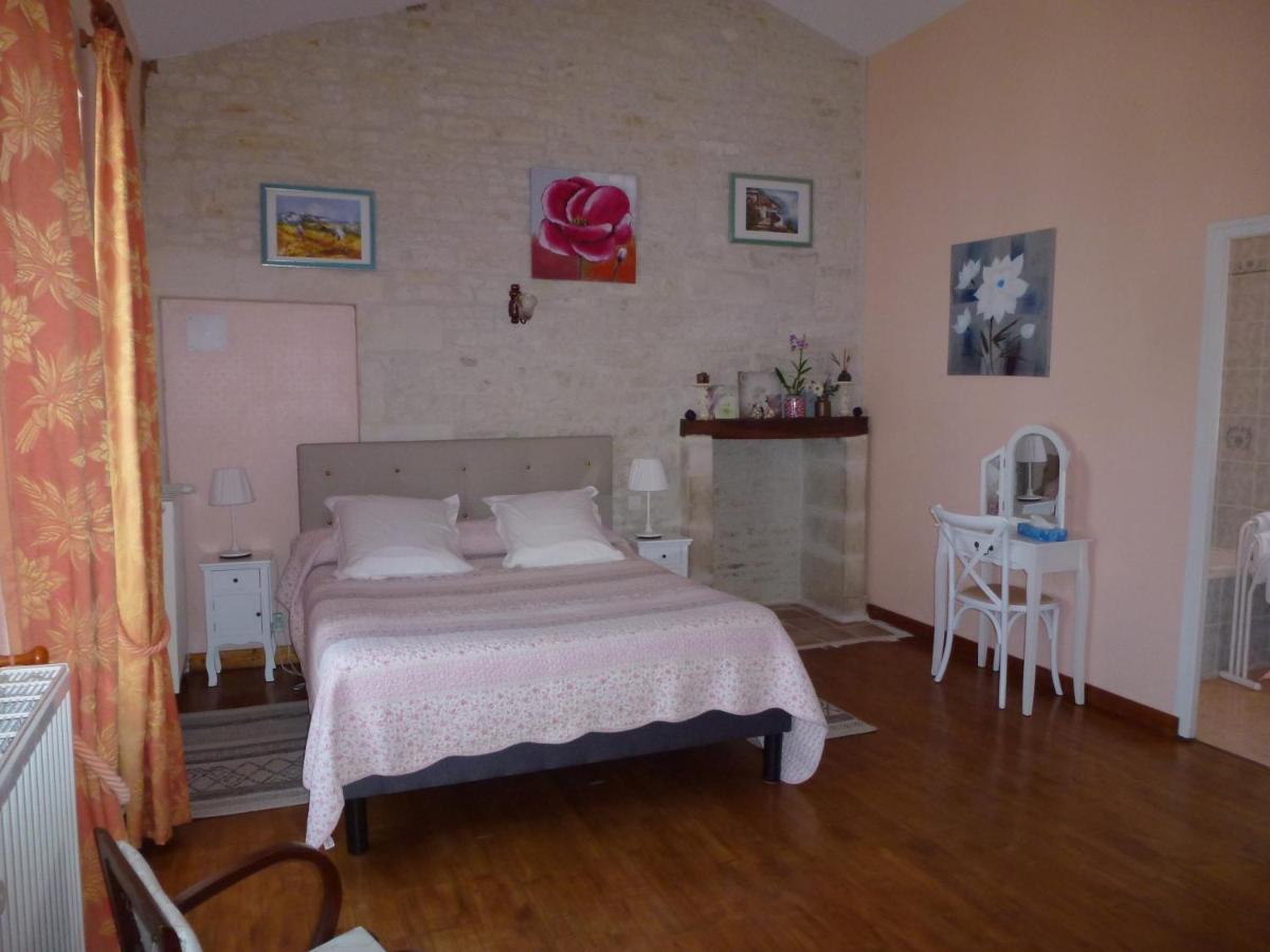 Le Logis De Faugerit Bed & Breakfast Frontenay-Rohan-Rohan Bagian luar foto