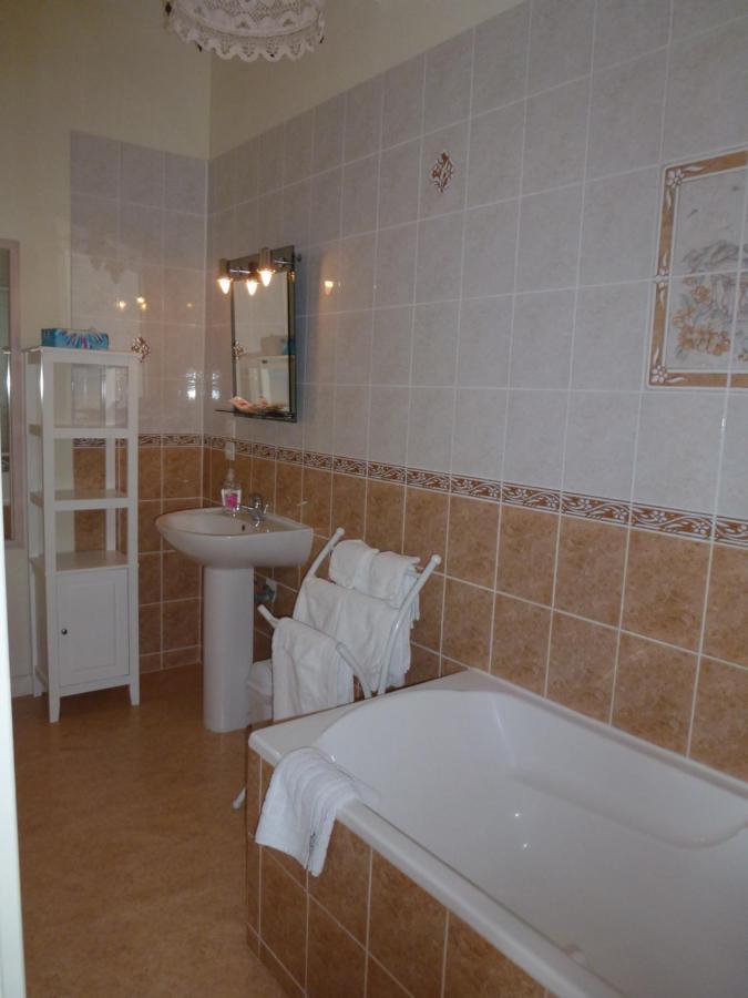 Le Logis De Faugerit Bed & Breakfast Frontenay-Rohan-Rohan Bagian luar foto